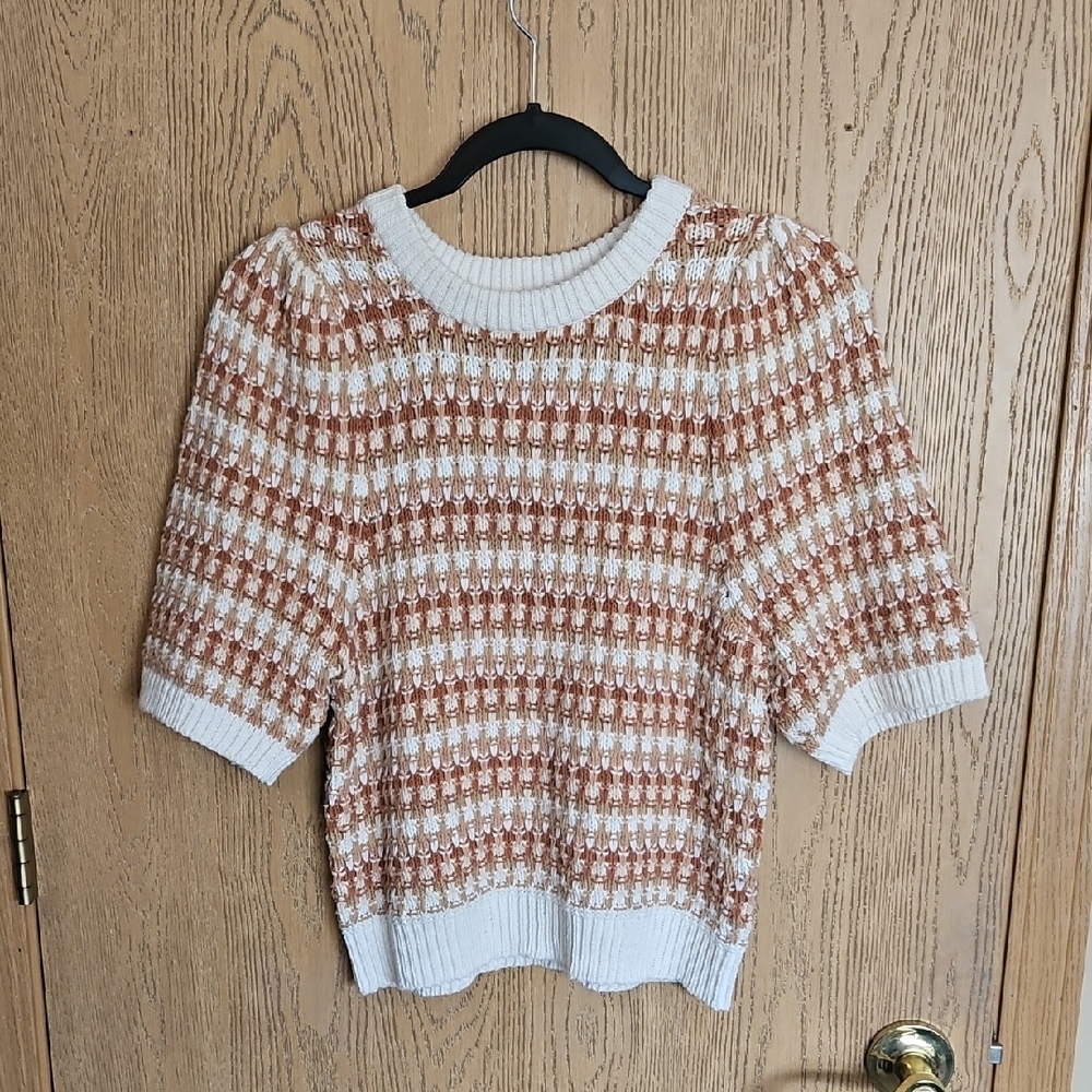 Universal Threads, Brown and White Knit Short Sleeve Sweater.